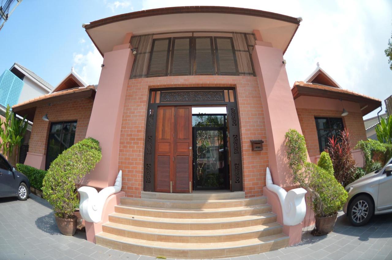 พระตำหนักวิลล่า 10 ห้องนอน พร้อมสระว่ายน้ำส่วนตัว Pattaya Exterior photo